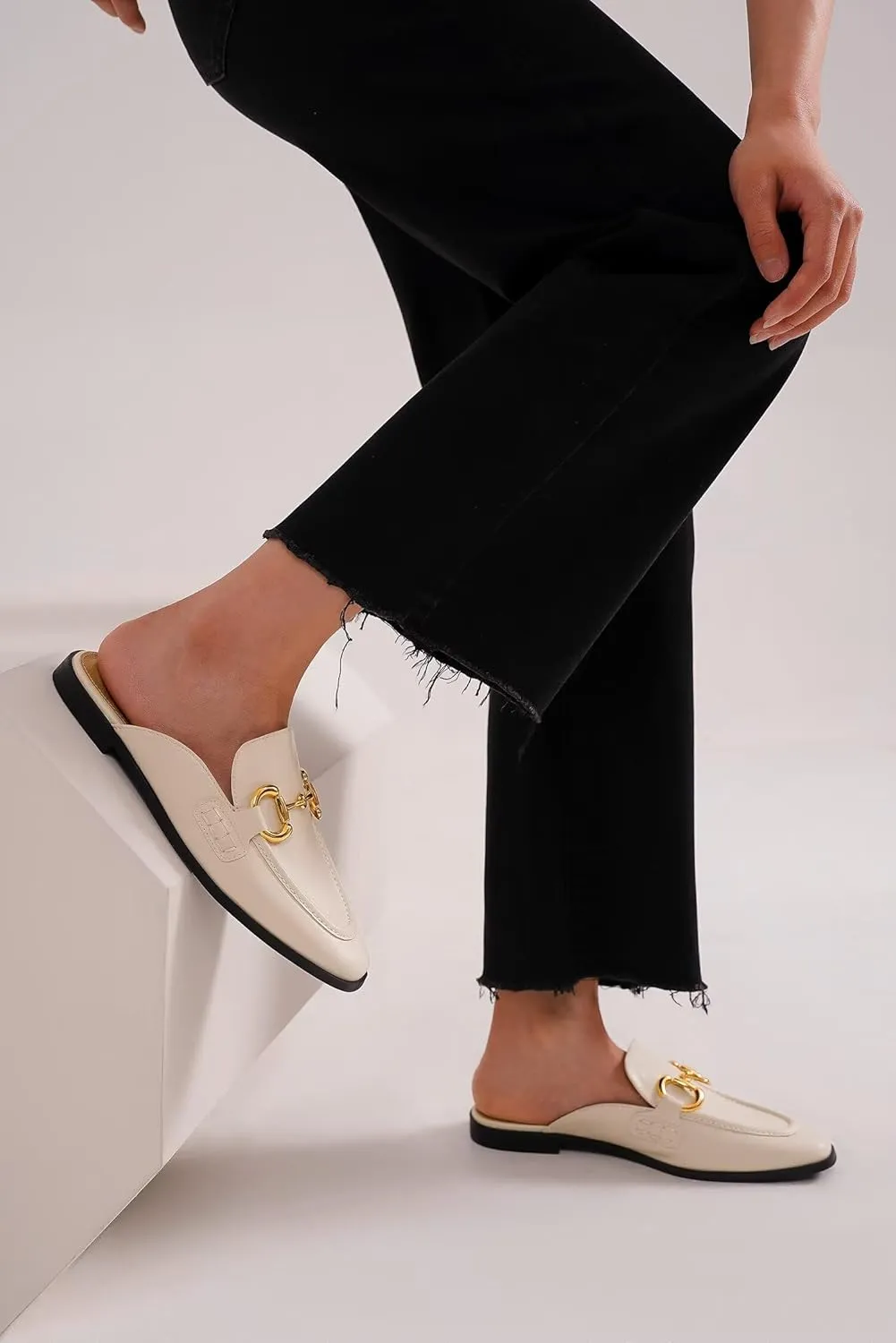 Buckle Mules for Women Flat Mules Slip-on Loafers Round Toe Backless Loafer Shoes Metal Chain Slides