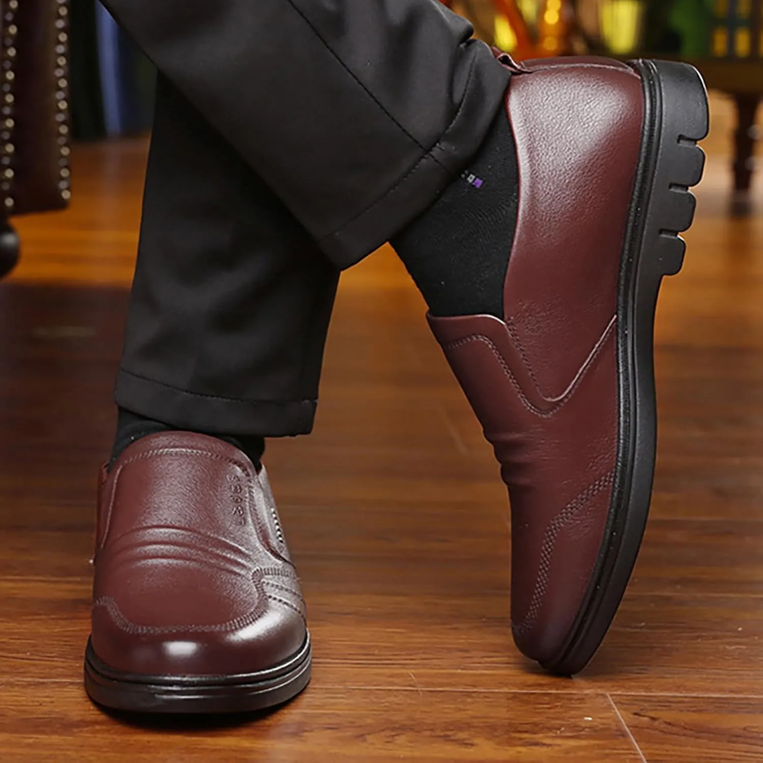 Men Leather Shoes Fashionable and Casual New Flat Bottomed Soft Sole Slip On Comfortable Slip On Casual Leather Shoes