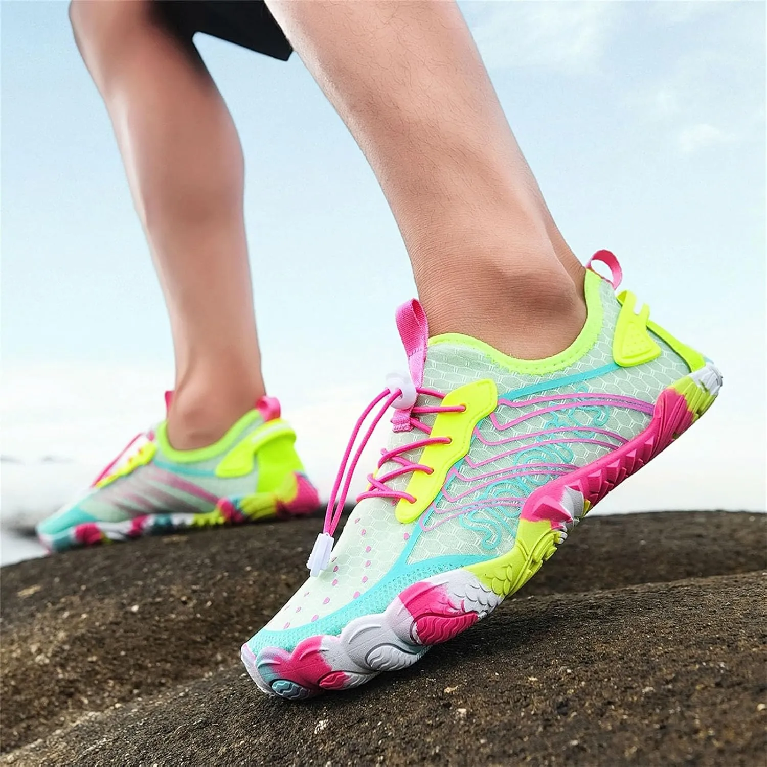 Men's and Women's Non Slip Water Shoes Quick Drying Outdoor River Tracing Hiking Running Fitness Shoes Mens Colorful Indoor Fitness Comfy Sneakers Summer Breathable Gym Sneakers