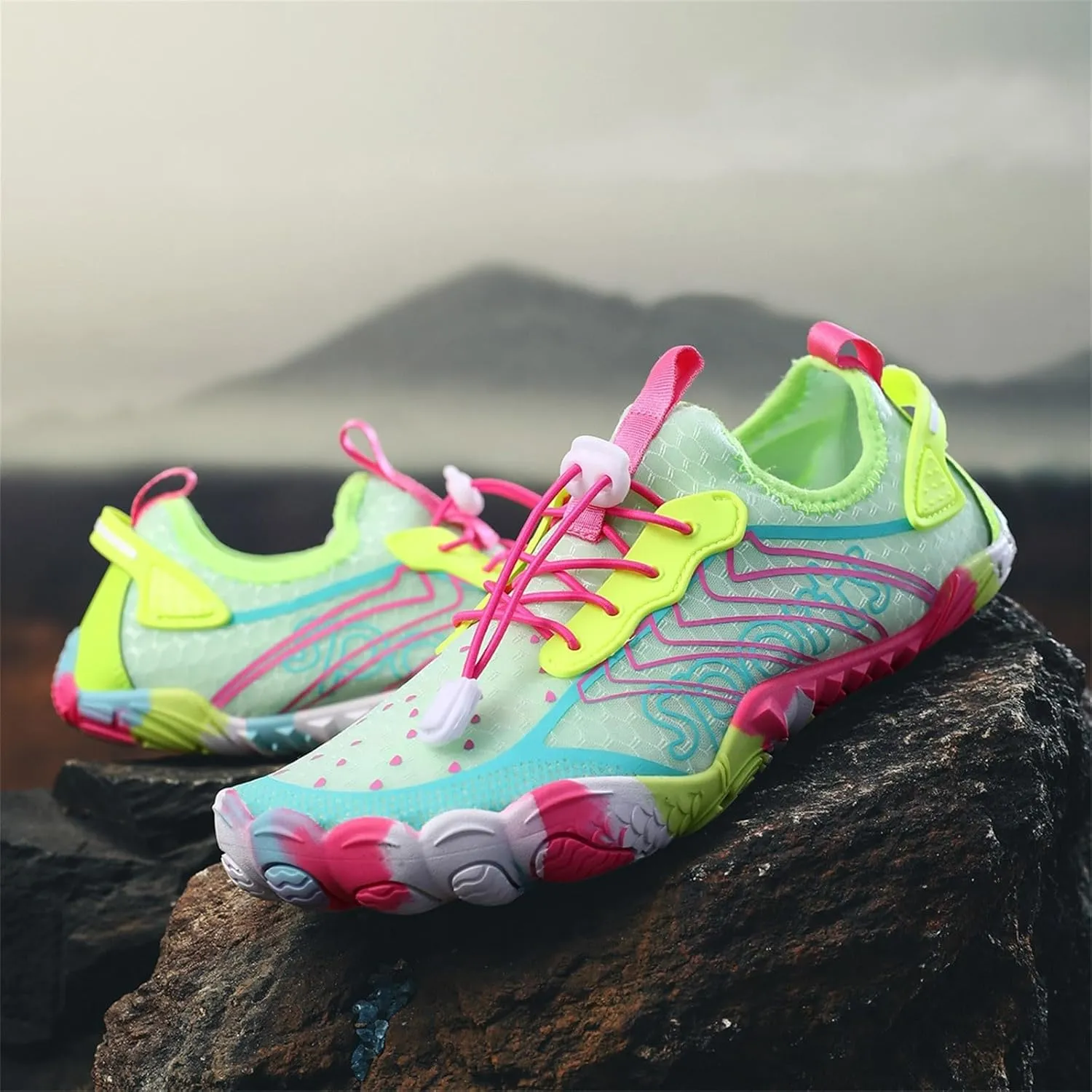 Men's and Women's Non Slip Water Shoes Quick Drying Outdoor River Tracing Hiking Running Fitness Shoes Mens Colorful Indoor Fitness Comfy Sneakers Summer Breathable Gym Sneakers