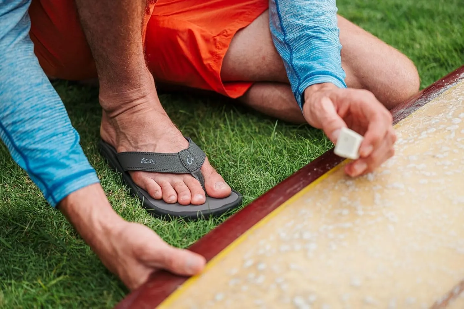 OLUKAI Ohana Men's Beach Sandals, Water Resistant Flip Flops, Arch Support & Comfort Fit, Lightweight & Durable, Enhanced Grip & Traction