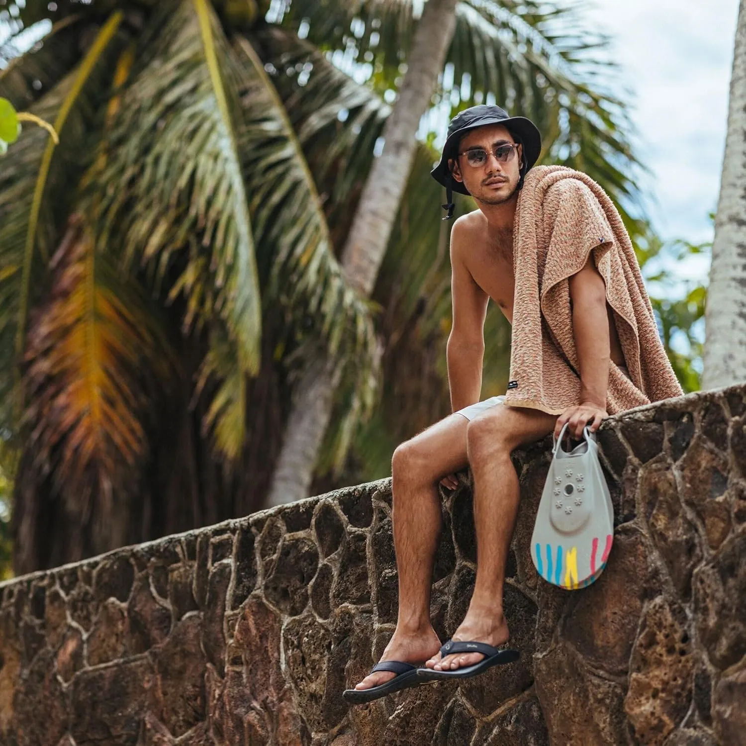 OLUKAI Ohana Men's Beach Sandals, Water Resistant Flip Flops, Arch Support & Comfort Fit, Lightweight & Durable, Enhanced Grip & Traction