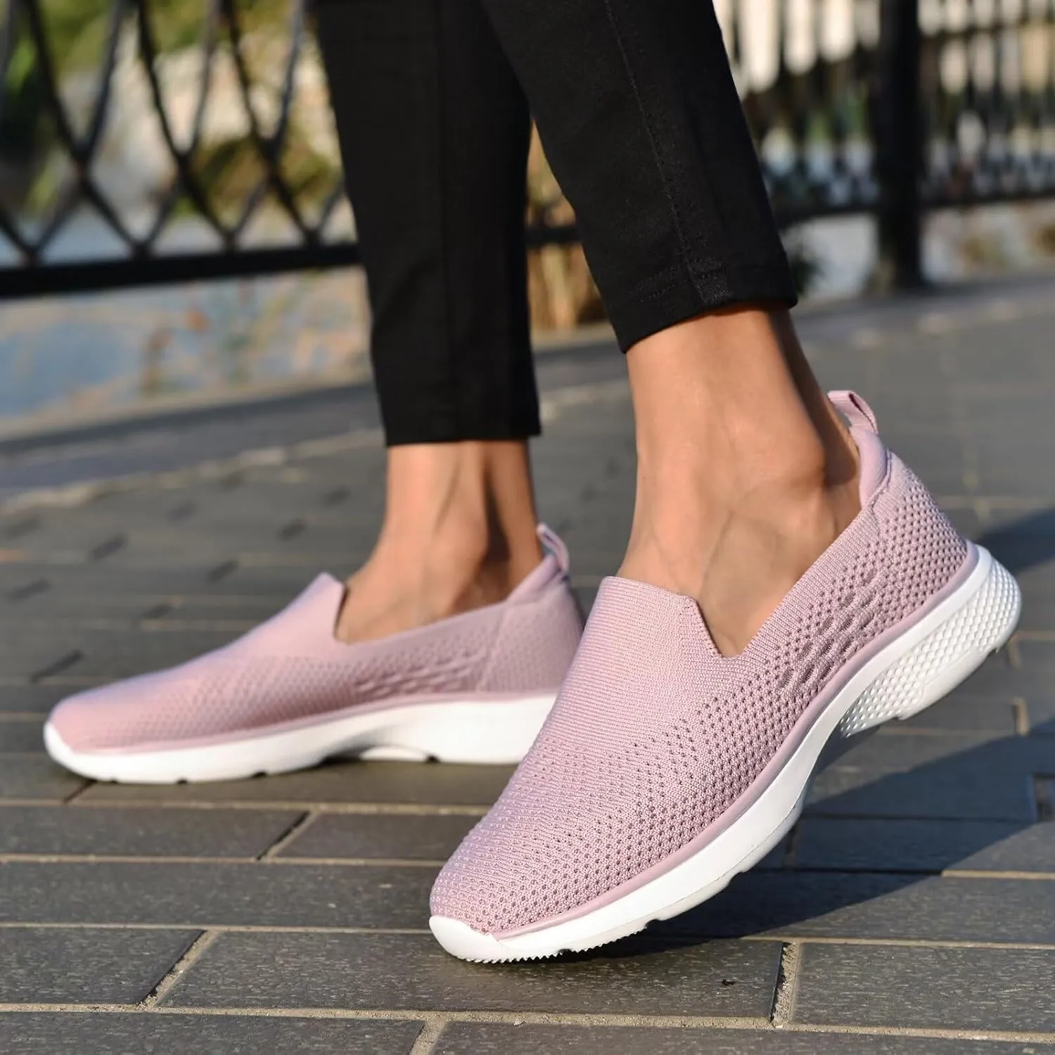 Puxowe Women's Slip-On Walking Tennis Shoes Low Top Comfortable Casual Travel Work Driving Sneaker