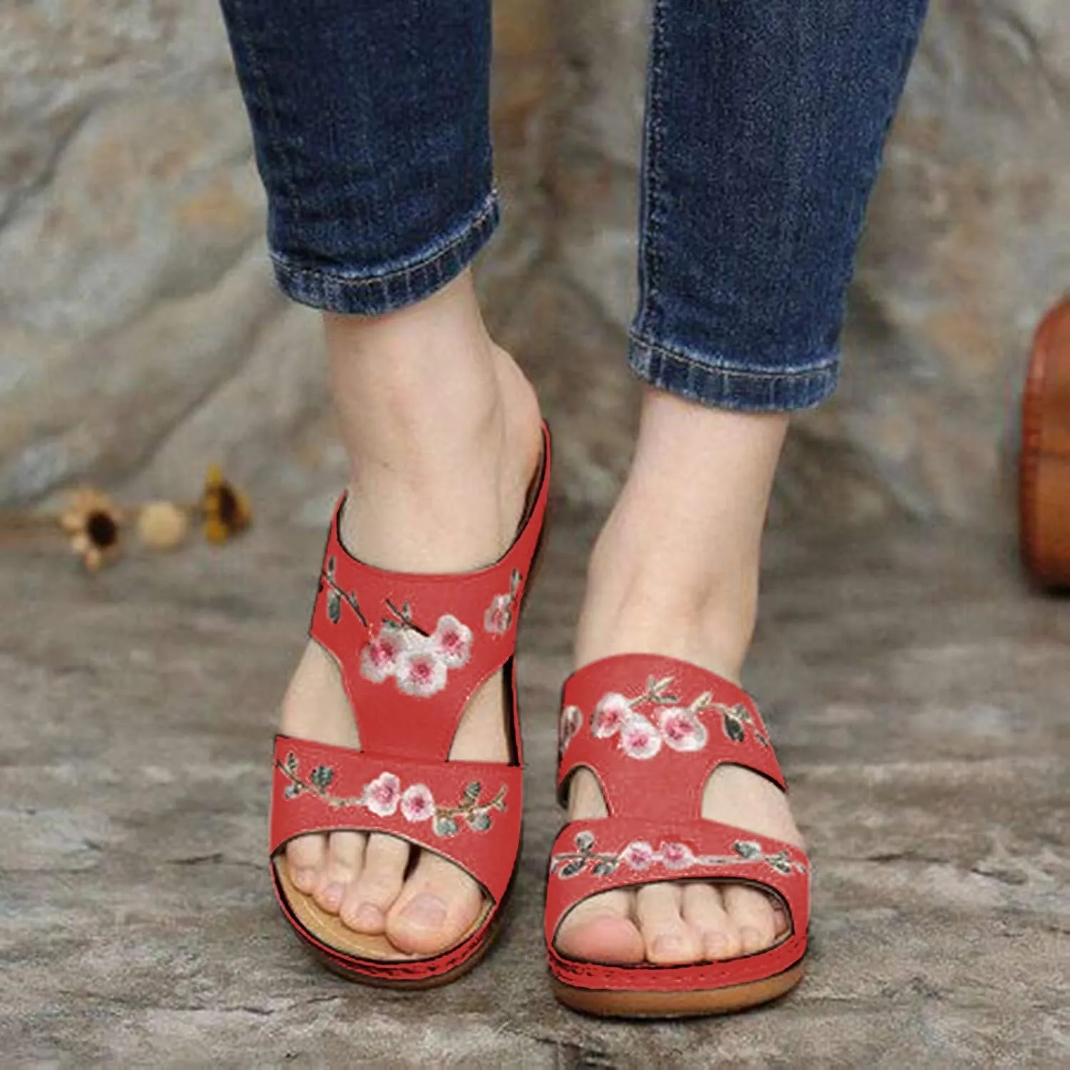 Slip on Sandals for Women Comfortable Casual Flower Embroidery Wedge Platform Slipper Summer Hollow Breathable Open Toe Platform Beach Shoes