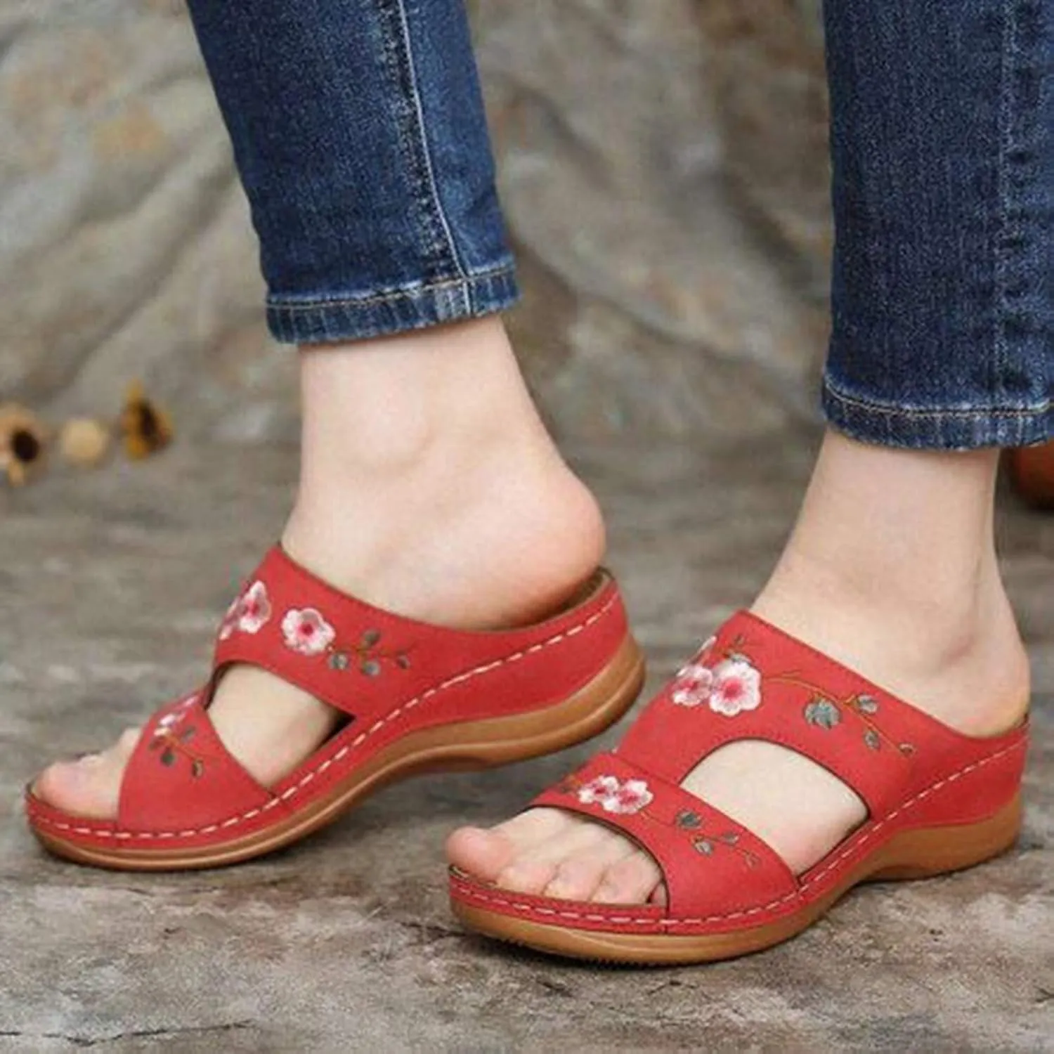 Slip on Sandals for Women Comfortable Casual Flower Embroidery Wedge Platform Slipper Summer Hollow Breathable Open Toe Platform Beach Shoes