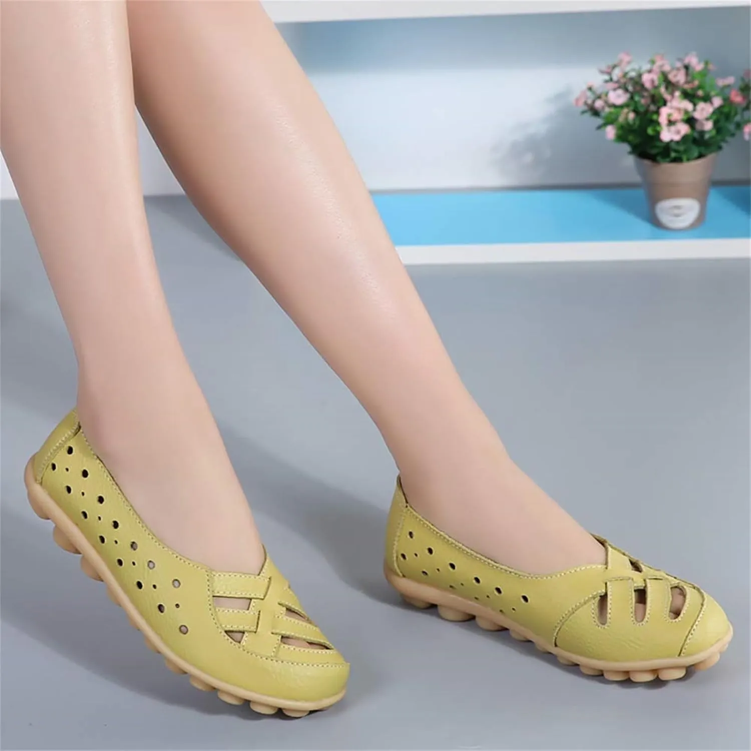 Soft Comfortable Sandals for Women Comfortable Hollow Out Slip On Loafers Flat Arch Support Round Toe Non-Slip Shoes Breathable Orthopedic Beach Shoes for Walking Driving