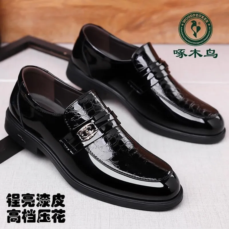 Water-Resistant Men's Driving Moccasins with Flexible Sole, Genuine Leather Upper for Long Commutes & Casual Fridays, Lightweight Travel Loafers Shoes