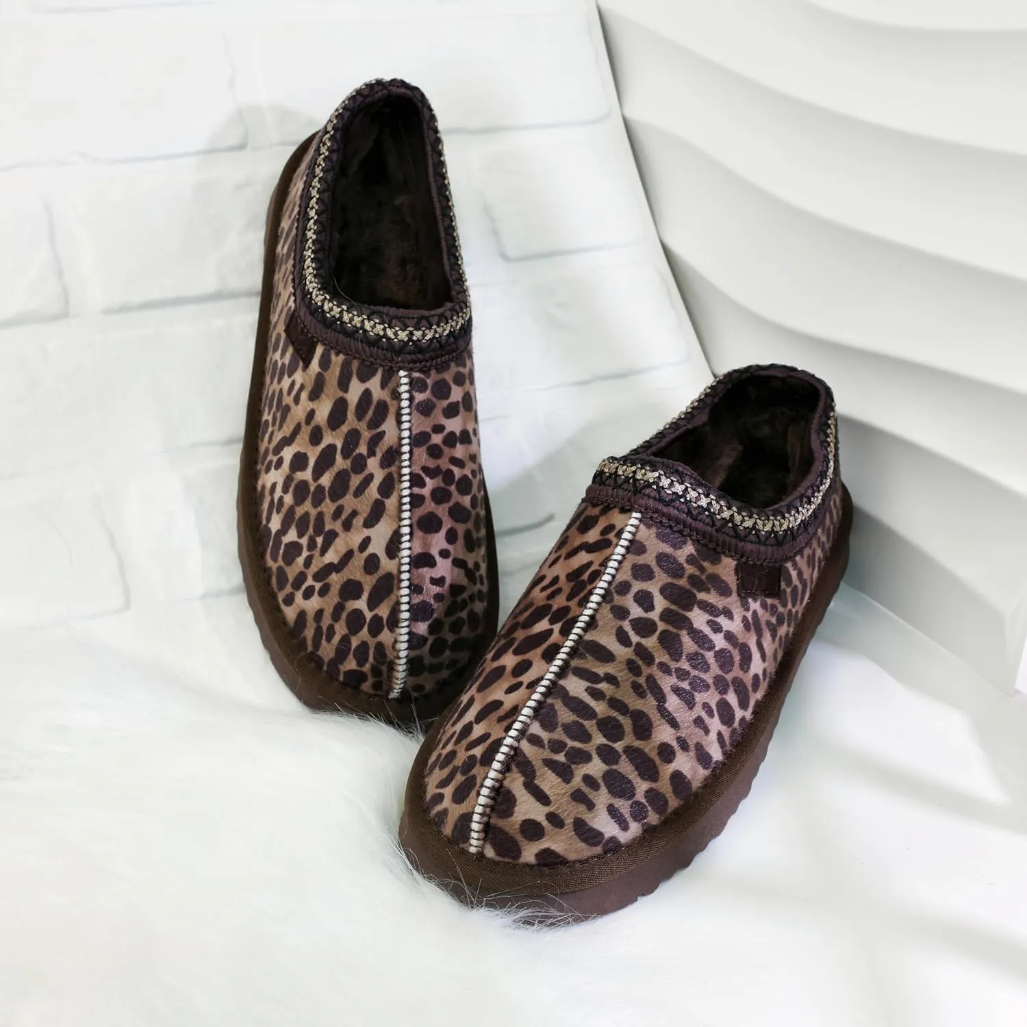 Women's Platform Slippers Winter Mini Boots Anti-Slip Suede Slip on Women Sneakers Fur Lined House Slippers for Indoor Outdoor