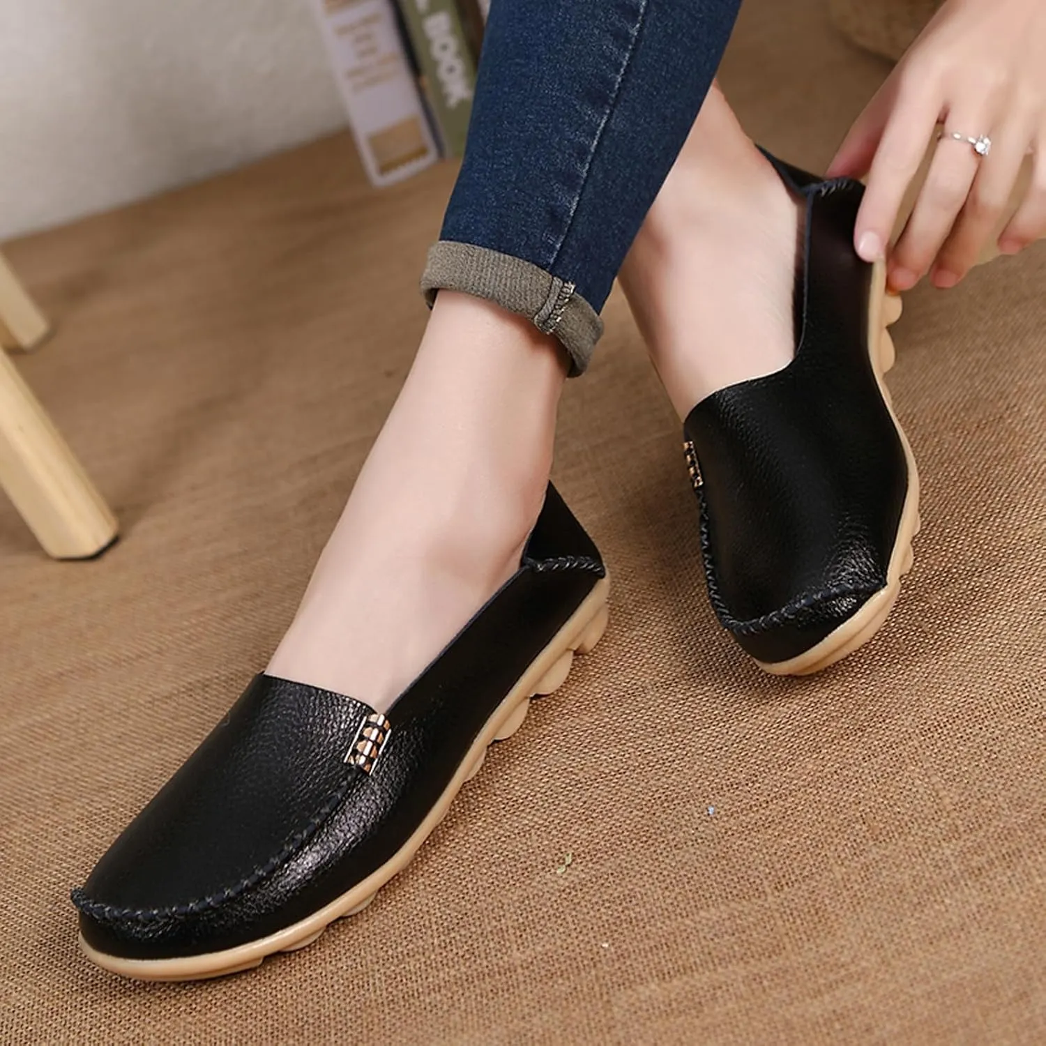 WUIWUIYU Women's Comfortable Loafers Casual Round Toe Moccasins Driving Flats Soft Walking Shoes Women Slip Ons